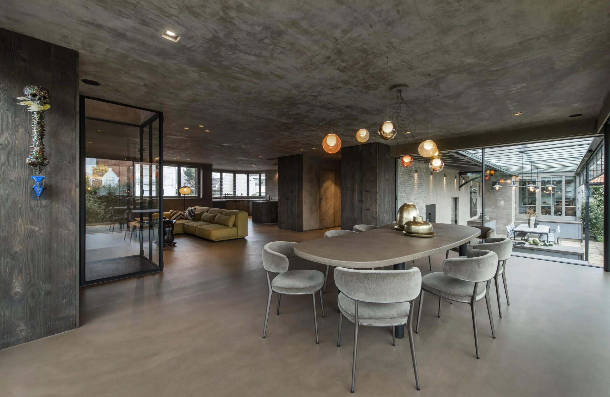 Luxe eetruimte met zicht op tuin